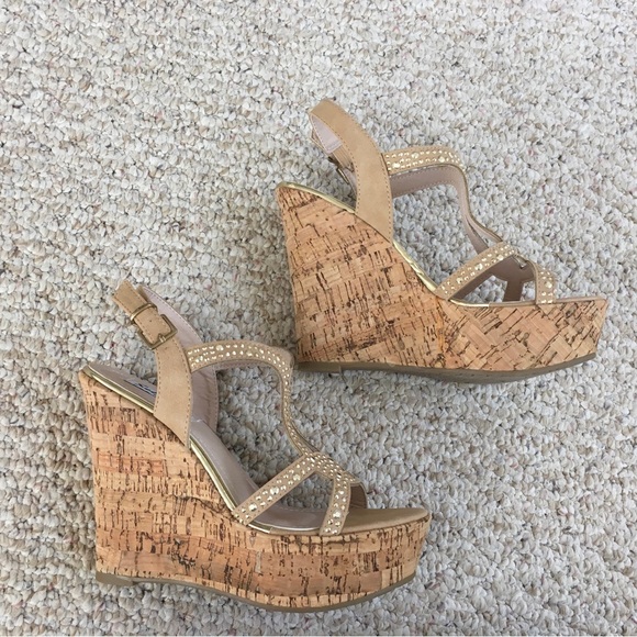 NWOT Gold Jewel Wedges - Picture 2 of 10